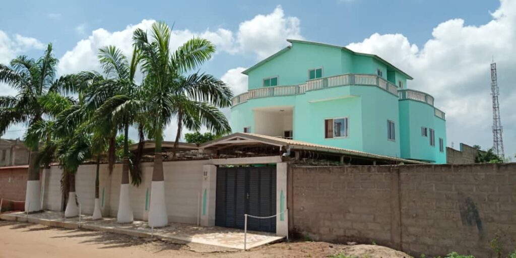 8rooms-palatial-home-for-sale-in-calavi-area-cotonou-benin-republic-1