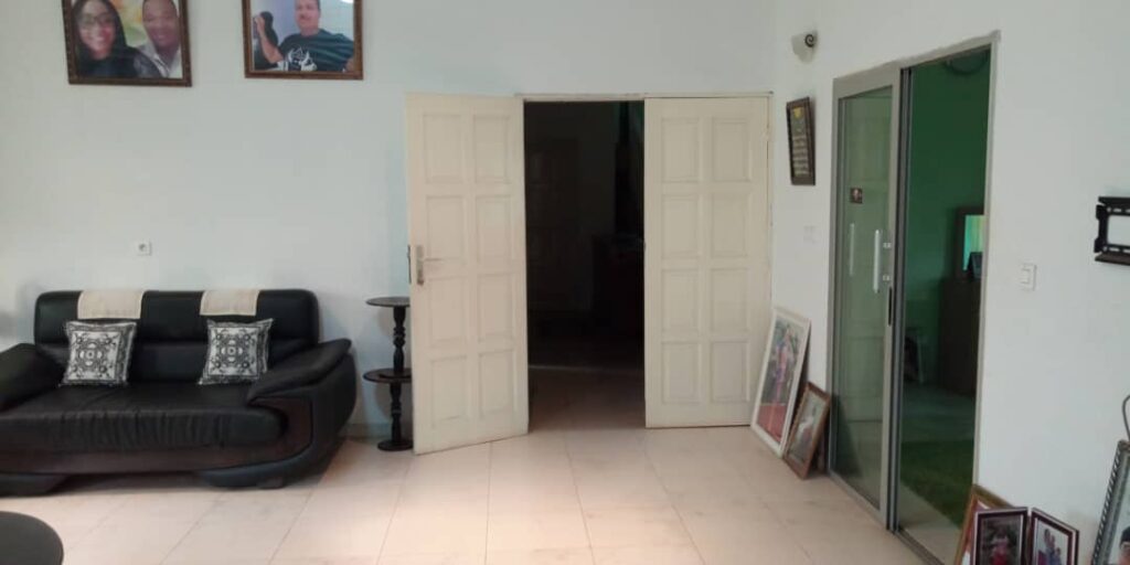 8rooms-palatial-home-for-sale-in-calavi-area-cotonou-benin-republic-6
