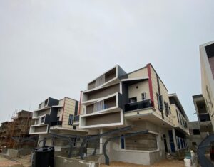 pantheon-smart-homes-4bdr-semi-detached-and-5bdr-fully-detached-in-chevron-2nd-toll-gate-4