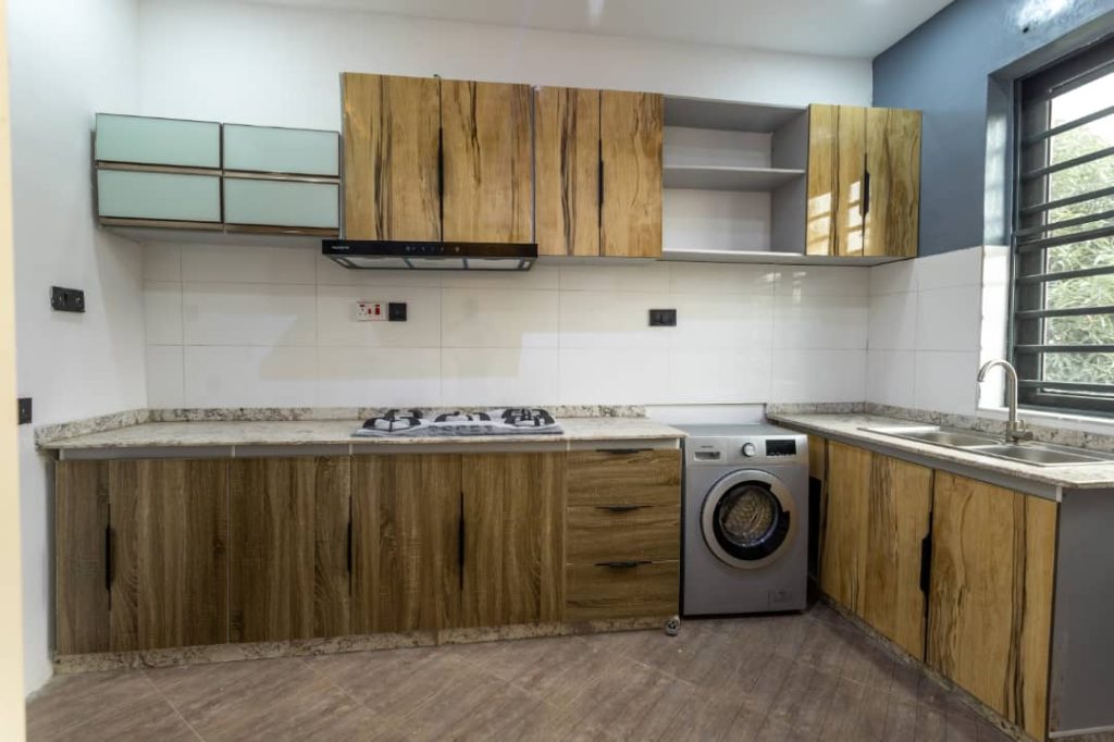 IVANA-COURT-Fully-Serviced-2-Bedroom-Apartments-In-Thomas-Estate-Ajah-JAN-2025-site-pics -8